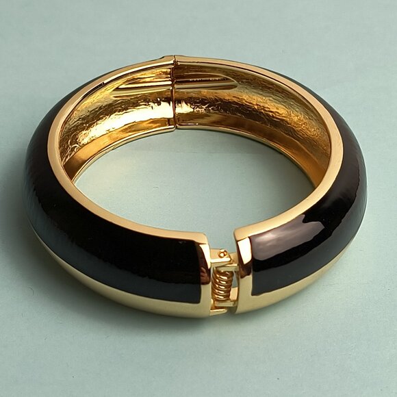 STATEMENT Modernist Black Enamel Gold Plated Hinged Cuff Bangle Bracelet - Picture 7 of 8